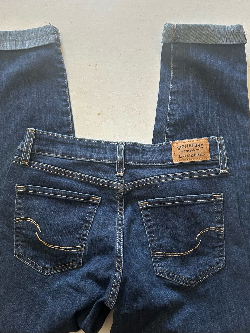 Levi's Signature Mid Rise Boyfriend Jeans in size 4. - Picture 5 of 5